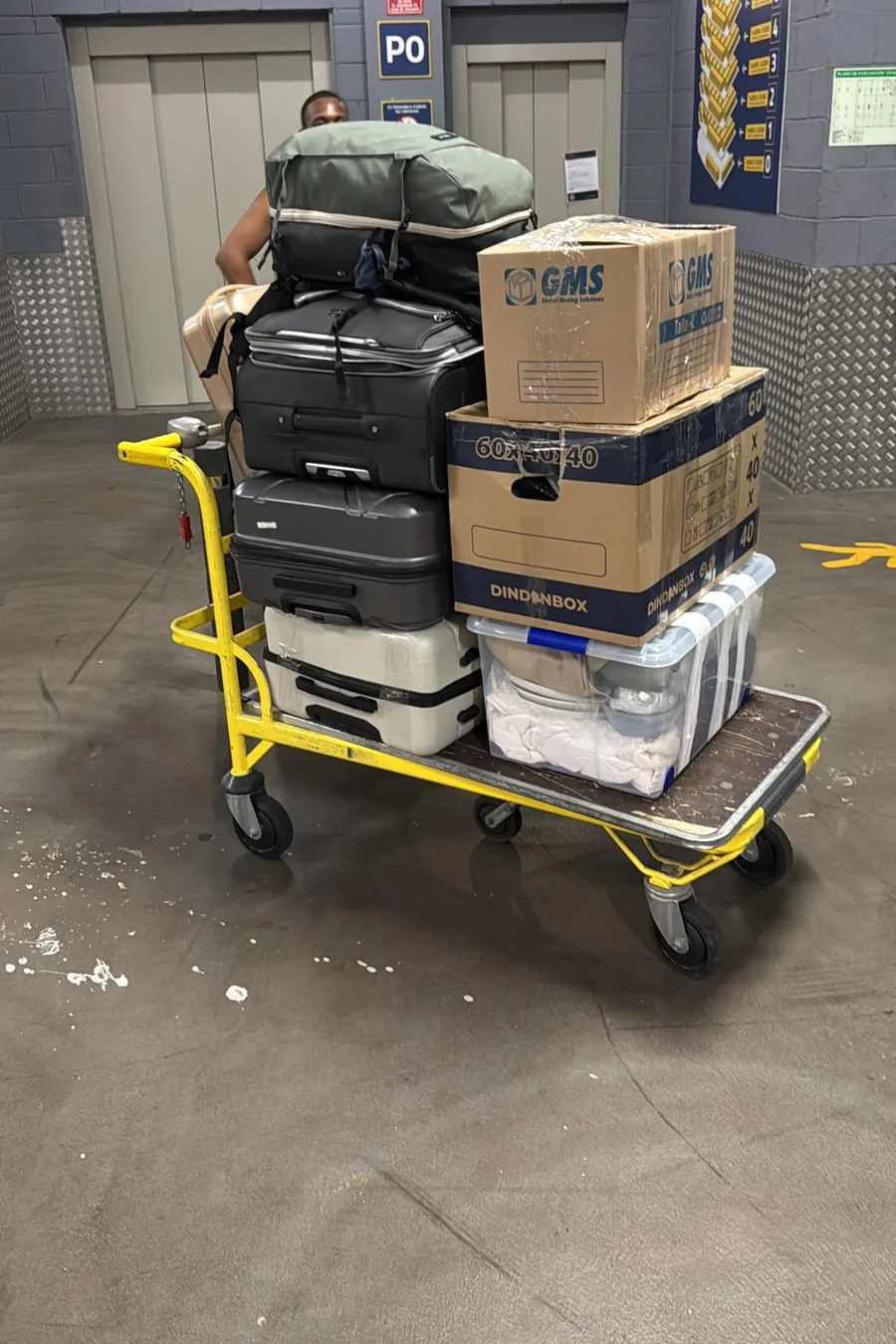 Equipaje y cajas preparados para su transporte